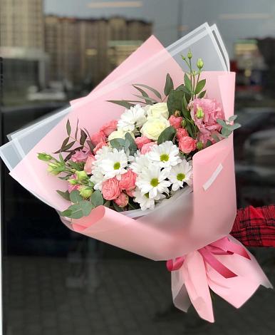 Букет цветов из: Розы, Лизиантусы и Хризантемы в Вохтоге